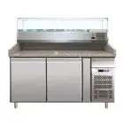 COMPTOIR RÉFRIGÉRÉ À PIZZA EN ACIER INOX AISI 304 - AVEC VITRINE À INGRÉDIENTS - POUR BACS À PIZZA 60x40  cm - VENTILÉ - Mod. G-PZ2600TN38 - N. 2 portes - Temperature +2°/+8°C - Dim. 151x80x144,5 cm - Norme CE
