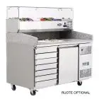 TABLE RÉFRIGÉRÉE / COMPTOIR À PIZZA EN ACIER INOX - Mod. EPF3490GR/38 - CLASSE ÉNERGÉTIQUE A - AVEC VITRINE PORTE-INGRÉDIENTS GN 1/3 - POUR BACS À PÂTONS 60 x 40 cm - FROID VENTILÉ - 1 PORTE - 7 TIROIRS NEUTRES 60 x 40 cm - TEMPÉRATURE -2°/+8°C - Dim. L 1