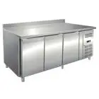 TABLE RÉFRIGÉRÉE AVEC DOSSERET EN ACIER INOX AISI 304 - FROID VENTILÉ - Mod. ECZ3200BT - GASTRONORM 1/1 (53 x 32,5 cm) - 3 PORTES - CAPACITÉ 465 L - TEMPÉRATURE -10°/-20°C - Dim. L 179,5 x P 70 x h 96 cm - Norme CE