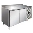 TABLE RÉFRIGÉRÉE AVEC DOSSERET EN ACIER INOX AISI 304 - FROID VENTILÉ - Mod CXF2200BT - GASTRONORM 1/1 (53 x 32,5 cm) - 2 PORTES - CAPACITÉ 313,5 L - TEMPÉRATURE -18°/-22°C - Dim. L 136 x P 70 x h 96 cm