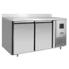 TABLE RÉFRIGÉRÉE AVEC DOSSERET EN ACIER INOX - FROID VENTILÉ - Mod.EPF3462GR-SB-304T - CLASSE ÉNERGÉTIQUE C - GASTRONORM 1/1 (53 x 32,5 cm) - 2 PORTES - CAPACITÉ 280 L - TEMPÉRATURE -17°/-22°C - Dim. L 136 x P 70 x h 95 cm - Norme CE