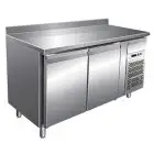 TABLE RÉFRIGÉRÉE AVEC DOSSERET EN ACIER INOX AISI 304 - VENTILÉ - Mod. G-GN2200BT - GASTRONORM 1/1 ( 53x32,5cm) - CAPACITÉ BRUTE 282 Lt - N. 2 PORTES - Température -18º/-22ºC - Dim. 136x70x96 cm - Norme CE