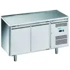 Table réfrigérée en acier inox AISI 201 - Mod M-GN2100BT-FC - Gastronorm 1/1 (53 x 32,5 cm) - Ventilé - Capacité brute 282 Lt - N 2 portes - Température -18°/- 22°C - Dimensions cm L 136 x P 70 x 85 H