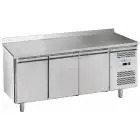 Table réfrigérée avec dosseret en acier inox AISI 201 - Mod M-GN3200TN-FC - Gastronorm 1/1 (53 x 32,5 cm) - Ventilé - Capacité brute 417 Lt - N 3 portes - Température +2°/+8°C - Dimensions cm L 179,5 x P 70 x 95 H