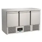 SALADETTE ET TABLE RÉFRIGÉRÉE EN ACIER INOX AISI 304 - Mod SF 903 TOP - FROID STATIQUE BRASSÉ - GASTRONORM 1/1 (53 x 32,5 cm) - 3 PORTES RÉFRIGÉRÉES - TEMPÉRATURE +2°/+8°C - Dim L 136,8 x P 70 x h 87 cm