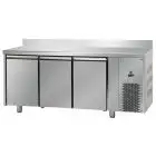 TABLE RÉFRIGÉRÉE AVEC DOSSERET EN ACIER INOX AISI 304 - VENTILÉE  - Mod. UG03MBTAL - GASTRONORM 1/1 - N. 3 PORTES - TEMPÉRATURE -18°/-22°C - Dim. cm 187x71,5xh95/102 - Norme CE
