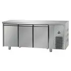 TABLE RÉFRIGÉRÉE EN ACIER INOX AISI 304 - VENTILÉE  - Mod. UG03MBT - GASTRONORM 1/1 - N. 3 PORTES - TEMPÉRATURE -18°/-22°C - Dim. cm 187x71,5xh85/92 - Norme CE