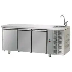 TABLE RÉFRIGÉRÉE EN ACIER INOX AISI 304 - Mod.  UG03MGNL - PLAN DE TRAVAIL AVEC ÉVIER INTÉGRÉ - VENTILÉE - GASTRONORM 1/1 - N. 3 PORTES - TEMPÉRATURE 0°/+10°C - Dim. 187x70xh115/120 cm Norme CE