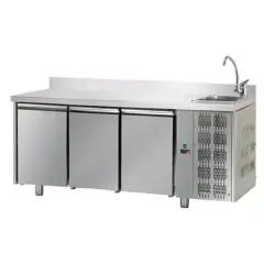 TABLE RÉFRIGÉRÉE AVEC DOSSERET EN ACIER INOX AISI 304 - Mod. UG03MGNLAL - PLAN DE TRAVAIL AVEC ÉVIER INTÉGRÉ - VENTILÉE - GASTRONORM 1/1 - N. 3 PORTES - TEMPÉRATURE 0°/+10°C - Dim. 187x70xh115/120 cm Norme CE