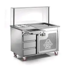 PLAQUE RÉFRIGÉRÉE SUR ROUES - MOD. VRLEG1200 - POUR GLACE ROLL - PLAN DE SERVICE EN GRANIT AVEC N. 6 GN 1/9 - ARMOIRE À TIROIR, 3 TIROIRS - TEMPÉRATURE MAX DE SERVICE  -38°C - ALIMENTATION MONOPHASÉ  - PUISSANCE   Kw 1,23 - Dim.  PLAQUE  cm 61 x 56 - DIM.