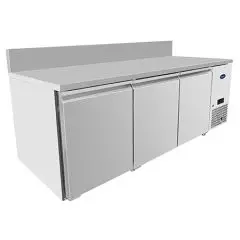 TABLE RÉFRIGÉRÉE AVEC DOSSERET EN ACIER INOX - FROID VENTILÉ - Mod.B-EPF3485-SB-GR - PÂTISSERIE - PLAQUES 60 x 40 cm - 3 PORTES - CAPACITÉ 420 L - TEMPÉRATURE -2°/+8°C - Dim. L 201 x P 80 x h 94 cm - Norme CE