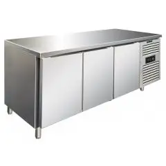 TABLE RÉFRIGÉRÉE EN ACIER INOX AISI 304 - FROID VENTILÉ - Mod CXF3100TN - GASTRONORM 1/1 (53 x 32,5 cm) - 3 PORTES - CAPACITÉ 358 L - TEMPÉRATURE -2°/+8°C - Dim L 179,5 x P 70 x h 86 cm