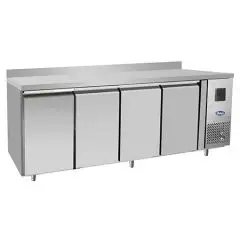 TABLE RÉFRIGÉRÉE AVEC DOSSERET EN ACIER INOX - FROID VENTILÉ - Mod.EPF3442GR-SB-304T - CLASSE ÉNERGÉTIQUE A - GASTRONORM 1/1 (53 x 32,5 cm) - 4 PORTES - CAPACITÉ 560 L - TEMPÉRATURE -2°/+8°C - Dim. L 223 x P 70 x h 95 cm - Norme CE