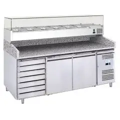 COMPTOIR RÉFRIGÉRÉ À PIZZA EN ACIER INOX AISI 201 - POUR BACS À PIZZA 60x40 cm - VENTILÉ - Mod. G-PZ2610TN33 FC - N. 2 Portes réfrigérés - Meuble à tiroir neutre - 7 Tiroirs - Température -2°/+8°C - Dim. 202x80x143,5 cm - Norme CE