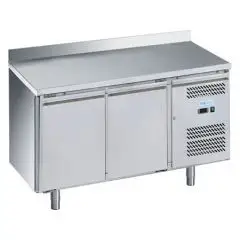 TABLE RÉFRIGÉRÉE AVEC DOSSERET EN ACIER INOX AISI 201 - POUR SNACK - VENTILÉ - Mod. G-SNACK2200TN-FC - CAPACITÉ BRUTE 159 Lt - N. 2 PORTES - Température -2°/+8°C - Dim. 136x60x95 cm - Norme CE