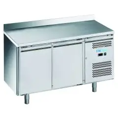 Table réfrigérée avec dosseret en acier inox AISI 201 - Mod M-GN2200BT-FC - Gastronorm 1/1 (53 x 32,5 cm) - Ventilé - Capacité brute 282 Lt - N 2 portes - Température -18°/- 22°C - Dimensions cm L 136 x P 70 x 95 H