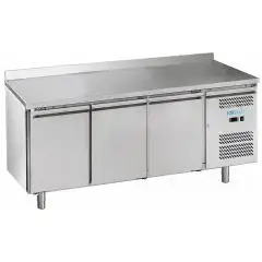 Table réfrigérée avec dosseret en acier inox AISI 201 - Mod M-GN3200TN-FC - Gastronorm 1/1 (53 x 32,5 cm) - Ventilé - Capacité brute 417 Lt - N 3 portes - Température +2°/+8°C - Dimensions cm L 179,5 x P 70 x 95 H
