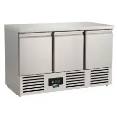 SALADETTE ET TABLE RÉFRIGÉRÉE EN ACIER INOX AISI 304 - Mod SF 903 TOP - FROID STATIQUE BRASSÉ - GASTRONORM 1/1 (53 x 32,5 cm) - 3 PORTES RÉFRIGÉRÉES - TEMPÉRATURE +2°/+8°C - Dim L 136,8 x P 70 x h 87 cm