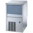 MACHINE À GLAÇONS CUBES PLEINS, SYSTÈME À ASPERSION  - Cod. TM50 - TYPE GLAÇON  M - CUBE  gr 17 - CUBE  gr 14/17/32/41 - PRODUCTION JUSQU'À  kg 28/24 h - Dim. cm L 38,7 x P 46,5 x H 60,7 - Norme CE