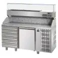 COMPTOIR RÉFRIGÉRÉ À PIZZA EN ACIER INOX AISI 304 - QA02MC6VR - POUR BACS À PIZZA cm 60x40 - VITRINE POUR  RÉCIPIENTS  GN 1/4 cm 26,5X16,2 - VENTILÉE - N. 1 PORTE - N. 6 TIROIRS NEUTRES - TEMPÉRATURE 0°/+10°C - Dim. cm. 161x80x149/156 - Norme CE