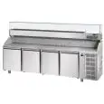 COMPTOIR RÉFRIGÉRÉ À PIZZA EN ACIER INOX AISI 304 - Mod. QA04M80VR - POUR BACS À PIZZA cm 60x40 - VITRINE POUR  RÉCIPIENTS  GN 1/4 cm 26,5X16,2 - VENTILÉE  - N. 4 PORTES - TEMPÉRATURE 0°/+10°C - Dim.  271x80x149/156 cm - Norme CE