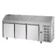 COMPTOIR RÉFRIGÉRÉ À PIZZA EN ACIER INOX AISI 304 - Mod.QA03M80- POUR BACS À PIZZA 60x40 cm - VENTILÉ - N. 3 PORTES - TEMPÉRATURE 0°/+10°C - Dim. 216x80xh103/110 cm - Norme CE