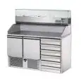 SALADETTE ET COMPTOIR RÉFRIGÉRÉ À PIZZA - Mod. SLV02C6 + VR4110VD - VENTILÉ - GASTRONORM 1/1 (cm 53x32,5) - PLAN DE TRAVAIL ET DOSSERET EN GRANIT - N. 2 PORTES RÉFRIGÉRÉES - N. 6 TIROIRS NEUTRES - VITRINE RÉFRIGÉRÉE GN 1/4 (cm 26,5x16,2) - TEMPÉRATURE +4°