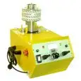 MACHINE PROFESSIONNELLE À BARBE À PAPA - MOD. OURAGAN 2 - 2 cuves - Bassine en aluminium - Bulle de protection en plexiglass - Capacité cuve 950 g x 2 - Puissance 1600/2200 W - Alimentation 230 V monophasée - Dimension bassine ø 70 cm - Dimensions sans ba