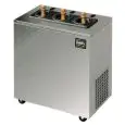 Rafraîchisseur de bouteilles sur meuble à roulettes FAST CHILLER mod. FS3X - Capacité : 3 bouteilles - Idéal pour rafraîchir en quelques minutes vins et autres boissons - Refroidissement à gaz - Consommation 320 W - Alimentation monophasée - Dim. L63 x P3
