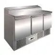 SALADETTE ET TABLE RÉFRIGÉRÉE EN ACIER INOX AISI 304 - GASTRONORM 1/1 ( 53x32,5cm) - STATIQUE - Mod. G-PS300 - N. 3 portes réfrigérées - Température +2°/+8°C - Dim. 137x70x101 cm - Norme CE