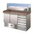 COMPTOIR RÉFRIGÉRÉ À PIZZA EN ACIER INOX AISI 304 - GASTRONORM 1/1 ( 53x32,5cm) - STATIQUE - Mod. G-S903PZCAS - N. 2 portes réfrigérées + 6 Tiroirs neutres - Température +2°/+8°C - Dim. 140x70x146,5 cm - Norme CE