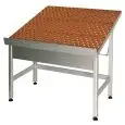 Présentoir avec étagère inclinée peu encombrante - Pour fruits et légumes - Mod. POKER - Haut de l'étagère inclinable - 4 possibilités d'utilisation - Polyvalent et pratique - Cadre en alliage d'aluminium anodisé - Pieds réglables et autonivelants