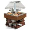 ÎLOT BUFFET D'EXPOSITION CHAUFFANT BAIN MARIE - MOD. LAGO8BM - STRUCTURE EN BOIS - CUVE EN ACIER INOX - VOLTAGE TRIPHASÉ V 400/3/50 Hz - Temp. °C +30/+90 - PUISSANCE TOTALE W 4800 - DIM. Cm L 140 x P 140 x h 171 - POIDS Kg 166
