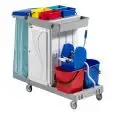 CHARIOT MULTI-USAGE EN PLASTIQUE POUR MÉNAGE - MOD. CA1616 - N. 2 seaux en plastique Lt. 15 - Presse d'essorage - Porte sac- Boîte moyenne en plastique- Panier porte bouteilles - compartiment central avec tiroir coulissant - DIM. 133 x  68 x h 124 cm