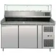 COMPTOIR RÉFRIGÉRÉ À PIZZA EN ACIER INOX - ÉQUIPÉ DE VITRINE À INGRÉDIENTS GN 1/3 - POUR BACS À PIZZA cm 60 x 40 x 7 H - VENTILÉ  - Mod. AK2602TN38 - N. 2 PORTES RÉFRIGÉRÉES - TEMPÉRATURE -2°/+8°C - Dim. cm. L 151 x P 80 x h 148,5 - Norme CE