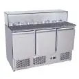 SALADETTE RÉFRIGÉRÉE / COMPTOIR À PIZZA - Mod. ESL3864GR - FROID STATIQUE - GASTRONORM 1/1 (53x32,5 cm) - PLAN DE TRAVAIL EN GRANIT - DOSSERET EN VERRE POUR 7 BACS GN 1/3 (32,5x17,6 cm) - 3 PORTES RÉFRIGÉRÉES - TEMPÉRATURE -2°/+8°C - Dim. L 138 x P 70 x h