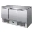 SALADETTE/TABLE RÉFRIGÉRÉE POUR SANDWICHERIE TN EN ACIER INOX AISI 304 - Mod. ESL3851GR - CLASSE ÉNERGÉTIQUE A - FROID STATIQUE - GASTRONORM 1/1 (53 x 32,5 cm) - 3 PORTES RÉFRIGÉRÉES - TEMPÉRATURE -2°/+8°C - Dim. L 136,5 x P 70 x h 94,3 cm - Norme CE
