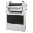 MACHINE DE Coffrage 2 CYLINDRES - MOD. F600 - Cylindres mm. 600 avec tapis d'entrée - Alimentation 400V TRIPHASÉ - Puissance Kw 0,75 - Dimensions cm L 73 x P 75 x h 121 - NORME CE