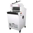 CUTTER SEMI-AUTOMATIQUE AVEC BASE DE CHARGEMENT PAR LE HAUT UNIQUE POUR PAIN - Largeur de coupe max cm: 42 ou 52 - Hauteur de coupe cm 6/17 - Alimentation 400V triphasé - Puissance Kw 0,75 - NORME CE