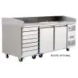 TABLE RÉFRIGÉRÉE / COMPTOIR À PIZZA EN ACIER INOX - Mod. EPF3480GR - CLASSE ÉNERGÉTIQUE A - FROID VENTILÉ - 2 PORTES - 7 TIROIRS NEUTRES 60 x 40 cm - TEMPÉRATURE -2°/+8°C - Dim. L 201 x P 80 x h 100/160 cm - Norme CE