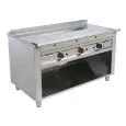 CUISINIÈRE  TEPPANYAKI À GAZ 3 FEUX  - MOD.VGP3140L   - 3 zones de cuisson - Construite exclusivement sur mesure - Compartiment ouvert - Plaque de cuisson en chrome dure poli - Chemin de câble périmétrique - Puissance au gaz  kW 17,4 (3x5,8 kW)- Dim. 140x
