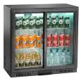 VITRINE RÉFRIGÉRÉE EN ACIER VERNI ET EN ALUMINIUM - POUR LES BOISSONS - Modèle AK191BBS - VENTILÉE - CAPACITÉ de 176 litres - 2 PORTES COULISSANTES EN VERRE - TEMPÉRATURE +2° / +8°C - Dimensions cm L 90 x P 50 x 84 H - Norme CE