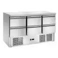 SALADETTE RÉFRIGÉRÉE EN ACIER INOX - Mod. AK943/6D - FROID STATIQUE - 6 TIROIRS RÉFRIGÉRÉS - TEMPÉRATURE +2º/+8ºC - Dim. L 136,5 x P 70 x h 85 cm - Norme CE
