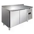 TABLE RÉFRIGÉRÉE AVEC DOSSERET EN ACIER INOX AISI 304 - FROID VENTILÉ - Mod CXF2200TN - GASTRONORM 1/1 (53 x 32,5 cm) - 2 PORTES - CAPACITÉ 313,5 L - TEMPÉRATURE -2°/+8°C - Dim. L 136 x P 70 x h 96 cm