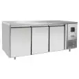 TABLE RÉFRIGÉRÉE EN ACIER INOX - FROID VENTILÉ - Mod.EPF3432GR 304T - GASTRONORM 1/1 (53 x 32,5 cm) - 3 PORTES - CAPACITÉ 420 L - TEMPÉRATURE -2°/+8°C - Dim. L 179,5 x P 70 x h 85 cm - Norme CE