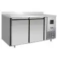 TABLE RÉFRIGÉRÉE AVEC DOSSERET EN ACIER INOX - FROID VENTILÉ - Mod.EPF3462GR-SB-304T - CLASSE ÉNERGÉTIQUE C - GASTRONORM 1/1 (53 x 32,5 cm) - 2 PORTES - CAPACITÉ 280 L - TEMPÉRATURE -17°/-22°C - Dim. L 136 x P 70 x h 95 cm - Norme CE