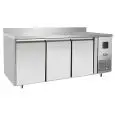 TABLE RÉFRIGÉRÉE AVEC DOSSERET EN ACIER INOX - FROID VENTILÉ - Mod. EPF3472GR-SB-304T - GASTRONORM 1/1 (53 x 32,5 cm) - 3 PORTES - CAPACITÉ 420 L - TEMPÉRATURE -17°/-22°C - Dim. L 179,5 x P 70 x h 95 cm - Norme CE