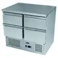 SALADETTE/TABLE RÉFRIGÉRÉE POUR SANDWICHERIE TN EN ACIER INOX - Mod. ESL3820GR - FROID STATIQUE - 4 TIROIRS - TEMPÉRATURE -2°/+8°C - Dim. L 90 x P 70 x h 94,3 cm - Norme CE