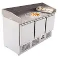 TABLE RÉFRIGÉRÉE / COMPTOIR À PIZZA TN EN ACIER INOX - GASTRONORM 1/1 (53 x 32,5 cm) - FROID VENTILÉ - Mod. ESL3852GR - 3 PORTES RÉFRIGÉRÉES - TEMPÉRATURE -2°/+8°C - Dimensions L 136,5 x P 70 x h 94,3 cm - Norme CE