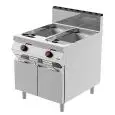 FRITEUSE À GAZ - LIGNE BOHEME - MOD FRG92ME - Brûleurs internes dans la cuve - 2 cuves de 22 L d'huile - 2 compartiments neutres avec portes - Puissance kW 41 - Dimensions cm L 80 x P 90 x H 90 - Norme CE